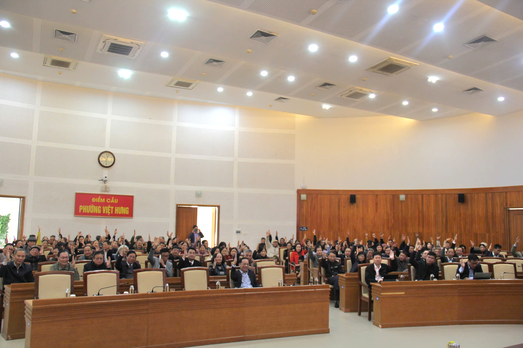 UBND Phường Việt Hưng tổ chức Hội nghị ban lãnh đạo mở rộng để thảo luận, giới thiệu người ứng cử đại biểu HĐND phường nhiệm kỳ 2026-2031- Ảnh 6.