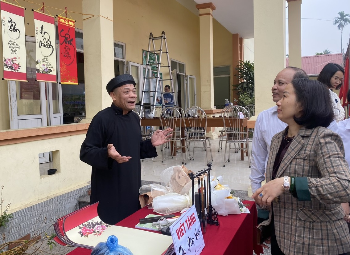 Nông sản thôn Vài kết nối tấm lòng, gây quỹ từ thiện ủng hộ phụ nữ nghèo đón tết- Ảnh 6.