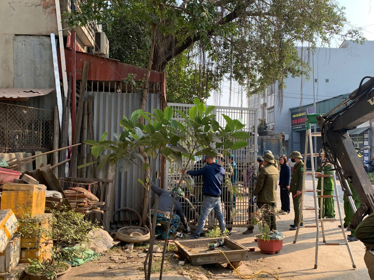 MỸ ĐỨC QUYẾT LIỆT RA QUÂN GIẢI TỎA HÀNH LANG AN TOÀN GIAO THÔNG, LẬP LẠI KỶ CƯƠNG VĂN MINH ĐÔ THỊ- Ảnh 8.