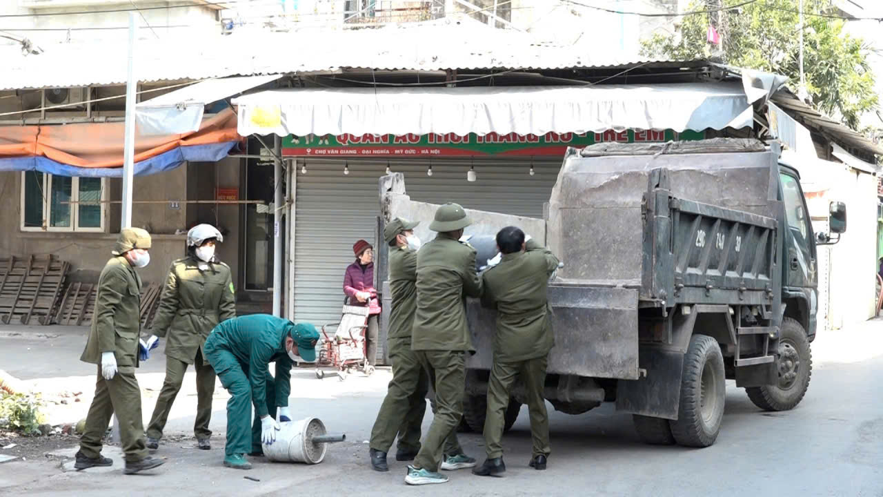 MỸ ĐỨC QUYẾT LIỆT RA QUÂN GIẢI TỎA HÀNH LANG AN TOÀN GIAO THÔNG, LẬP LẠI KỶ CƯƠNG VĂN MINH ĐÔ THỊ- Ảnh 9.
