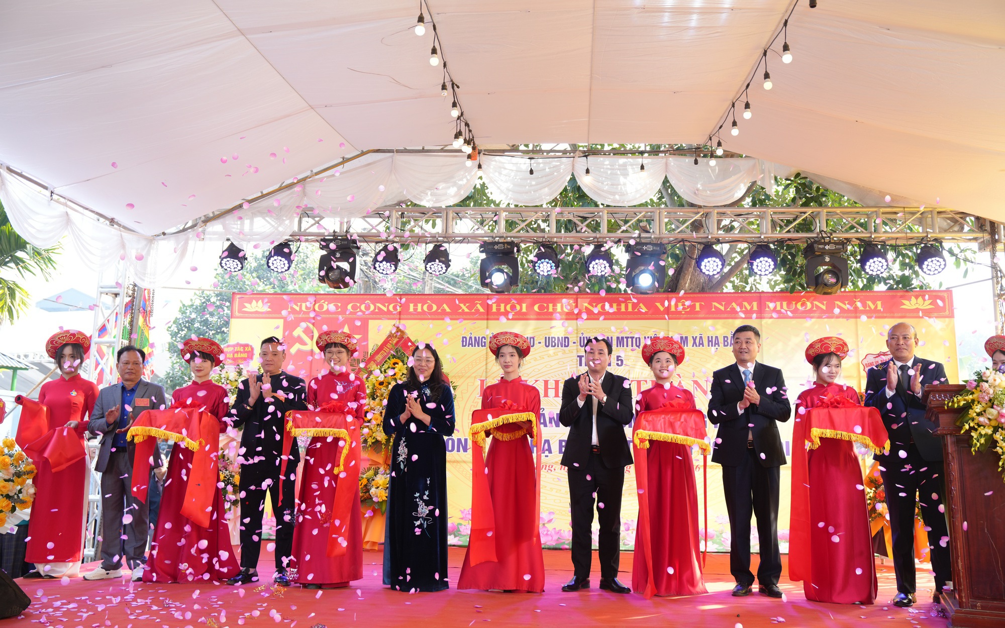 Thôn 5- xã Hạ Bằng trọng thể tổ chức Lễ khánh thành Quán Bản Thổ