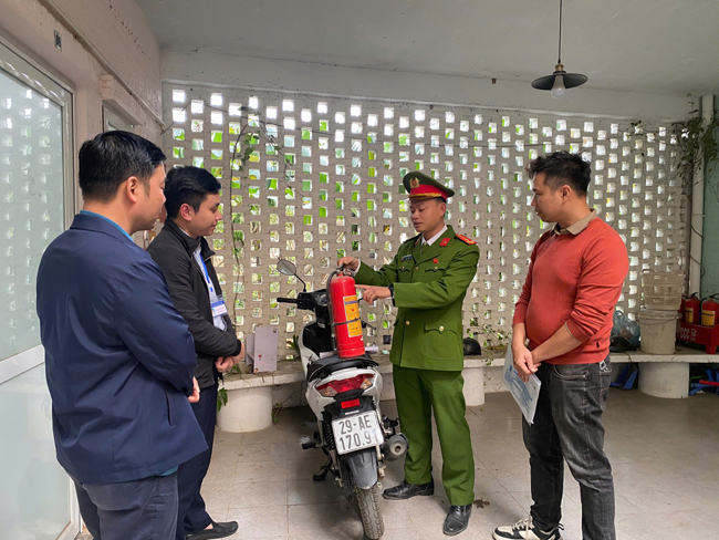XÃ HẠ BẰNG TĂNG CƯỜNG KIỂM TRA CÔNG TÁC PHÒNG CHÁY, CHỮA CHÁY TẠI CÁC KHU NHÀ TRỌ DỊP TẾT- Ảnh 2.