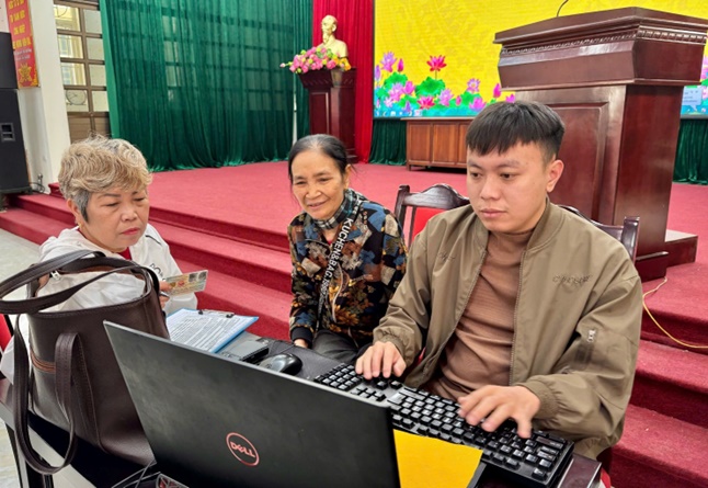 Hội Cựu chiến binh xã Hoài Đức tổ chức cấp đổi, cấp mới thẻ hội viên cho 2.139 hội viên- Ảnh 4.