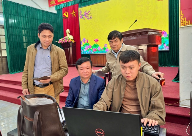 Hội Cựu chiến binh xã Hoài Đức tổ chức cấp đổi, cấp mới thẻ hội viên cho 2.139 hội viên- Ảnh 1.