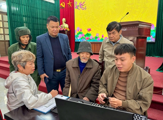 Hội Cựu chiến binh xã Hoài Đức tổ chức cấp đổi, cấp mới thẻ hội viên cho 2.139 hội viên- Ảnh 2.