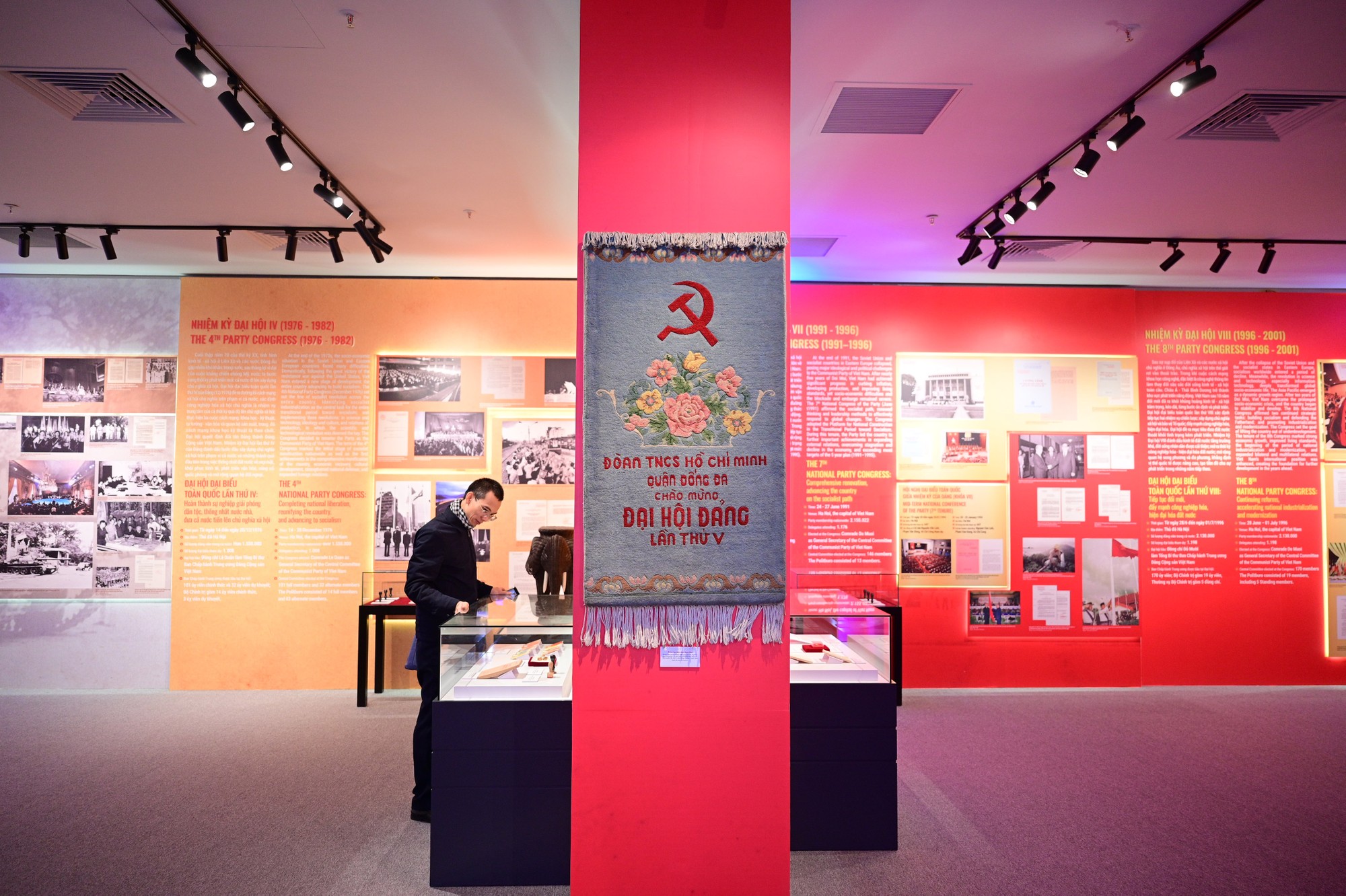 Triển lãm "Đảng Cộng sản Việt Nam-Từ Đại hội đến Đại hội"- Ảnh 3.