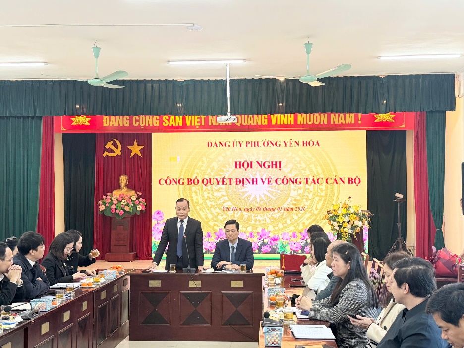 Phường Yên Hòa công bố quyết định điều động, kiện toàn Ban Thường vụ Đảng ủy phường- Ảnh 1.