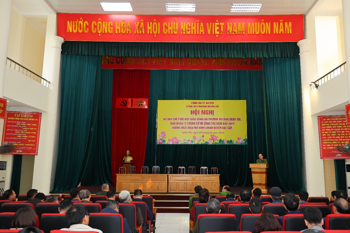 Ảnh có chứa trong nhà, thính phòng, tòa nhà, văn bản  Nội dung do AI tạo ra có thể không chính xác.