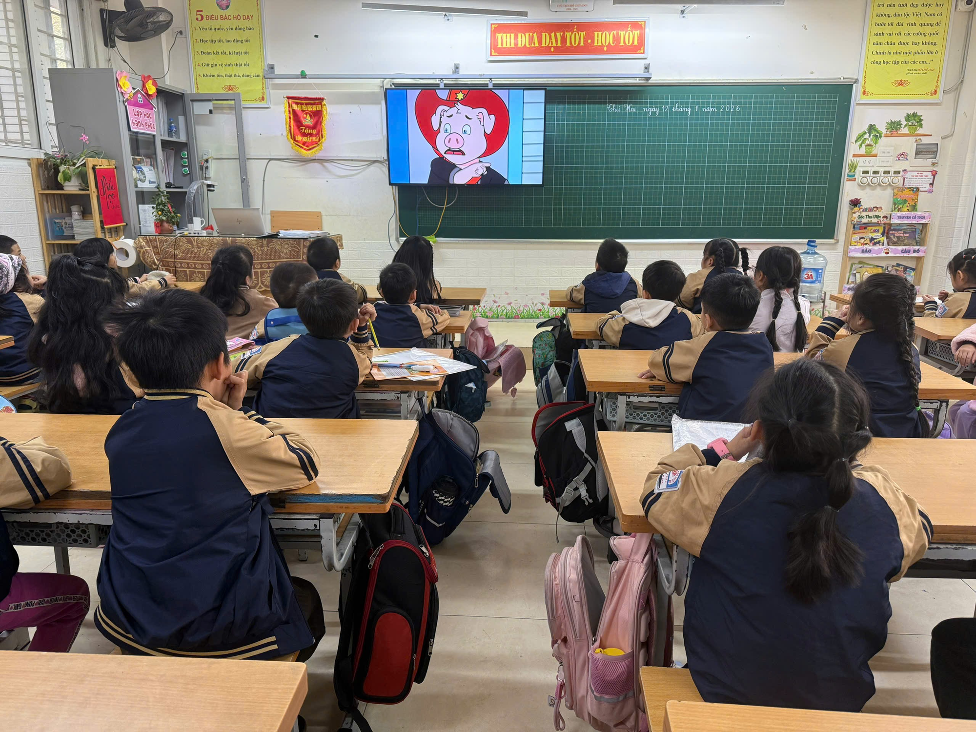 Liên đội trường Tiểu học Đại Kim triển khai phát sóng các video tuyên truyền, giáo dục kỹ năng cho đội viên, thiếu niên, nhi đồng- Ảnh 3.