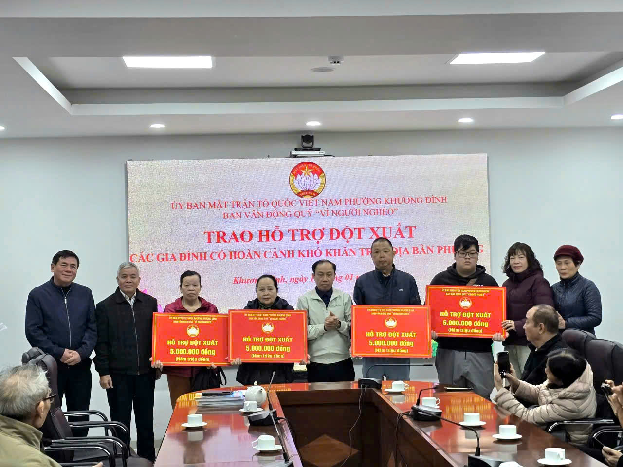 E:\MTTQ P.KHƯƠNG ĐÌNH_mới\ẢNHHHHH\Tặng quà\z7421511077339_cd8b2c01617a894d9bf8c6378850e1e5.jpg