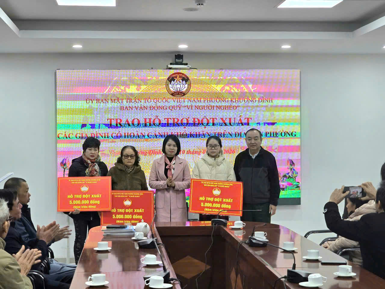 E:\MTTQ P.KHƯƠNG ĐÌNH_mới\ẢNHHHHH\Tặng quà\z7421511064395_37b334f49e10b982b5a894aab27befba.jpg