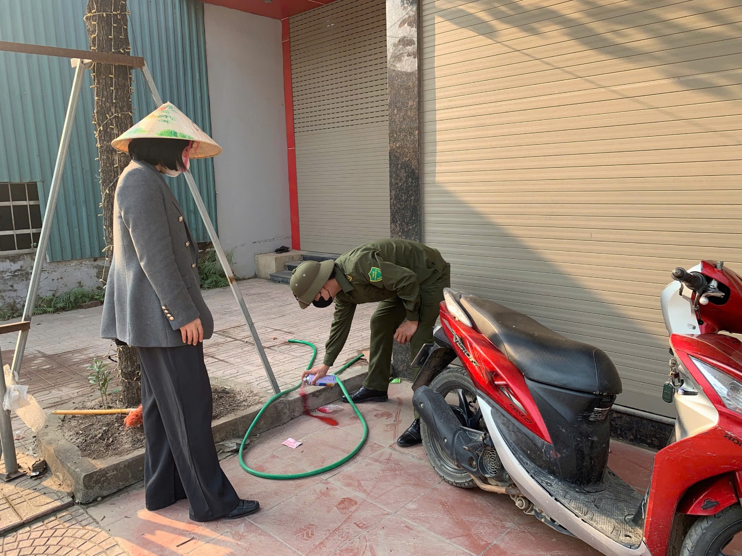 Xã Mỹ Đức tiếp tục ra quân tuyên truyền, vận động giải tỏa vi phạm trật tự đô thị- Ảnh 4.