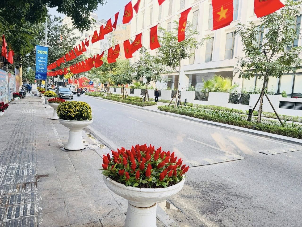 Có thể là hình ảnh về đường phố, đường và văn bản