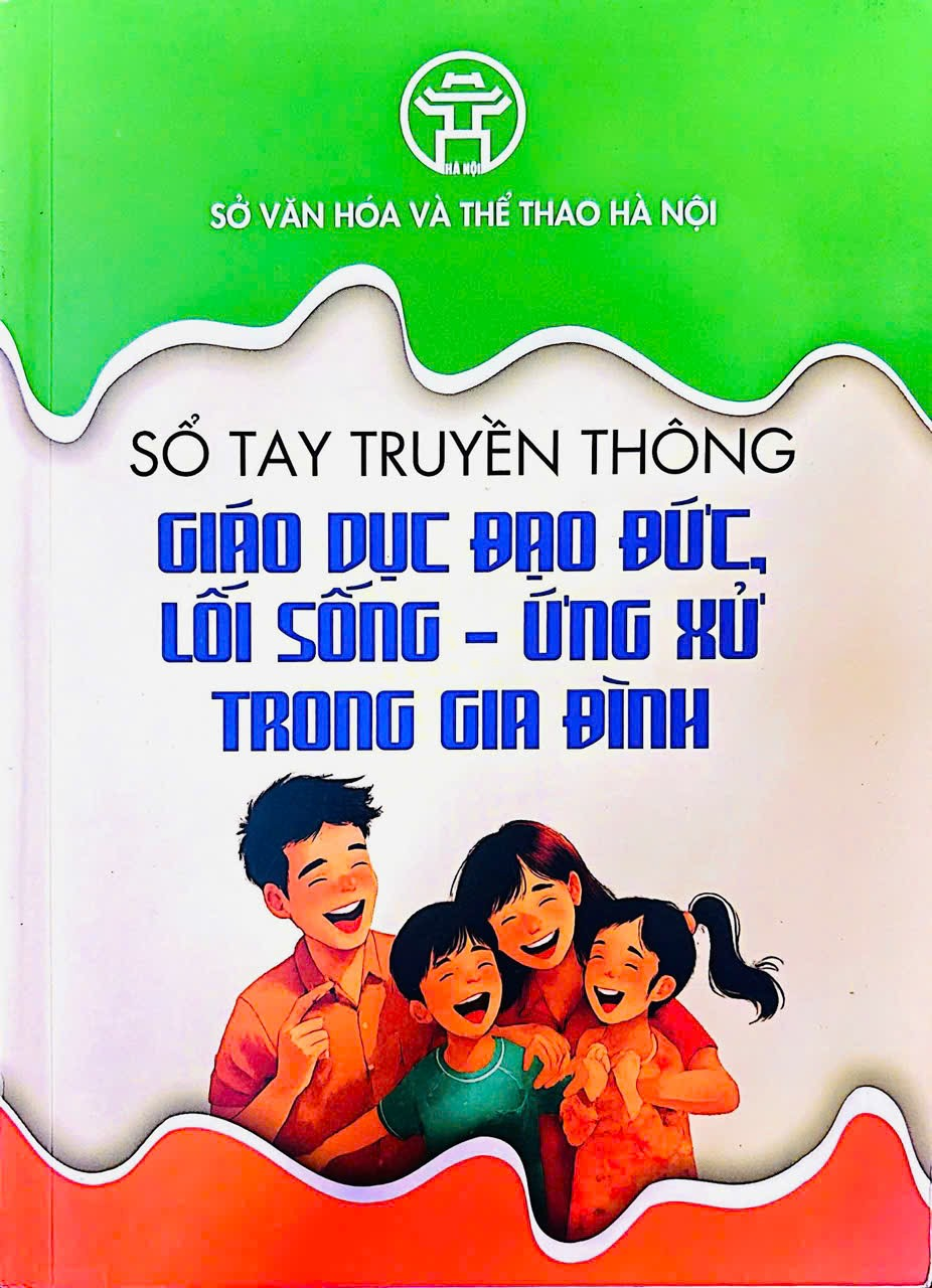 TRƯỜNG THCS NGUYỄN HUY TƯỞNG TỔ CHỨC TUYÊN TRUYỀN CUỐN “SỔ TAY TRUYỀN THÔNG GIÁO DỤC ĐẠO ĐỨC, LỐI SỐNG, ỨNG XỬ TRONG GIA ĐÌNH”- Ảnh 1.
