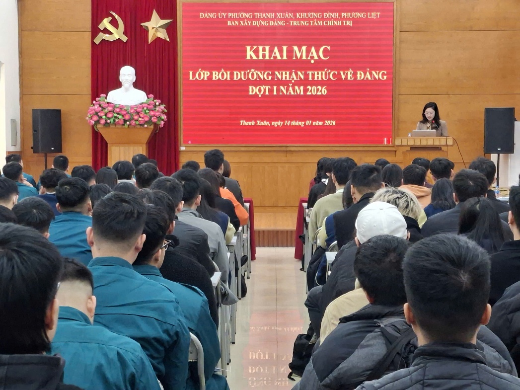 Khai giảng lớp bồi dưỡng nhận thức về Đảng năm 2026 cho quần chúng ưu tú các phường Thanh Xuân, Khương Đình, Phương Liệt- Ảnh 1.