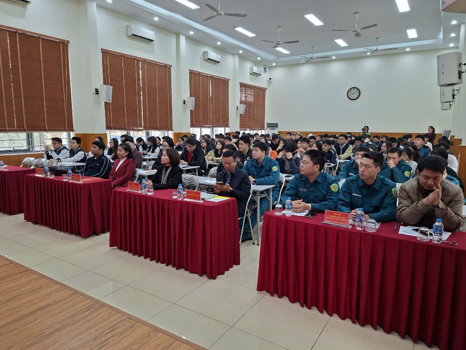 Khai giảng lớp bồi dưỡng nhận thức về Đảng năm 2026 cho quần chúng ưu tú các phường Thanh Xuân, Khương Đình, Phương Liệt- Ảnh 2.