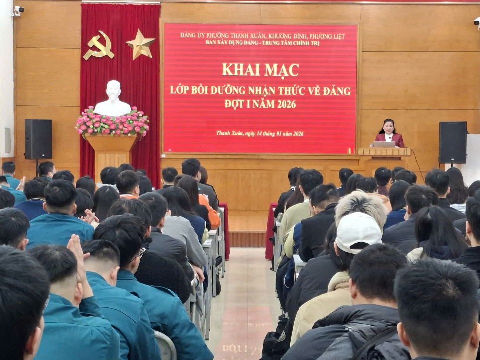 Khai giảng lớp bồi dưỡng nhận thức về Đảng năm 2026 cho quần chúng ưu tú các phường Thanh Xuân, Khương Đình, Phương Liệt- Ảnh 3.