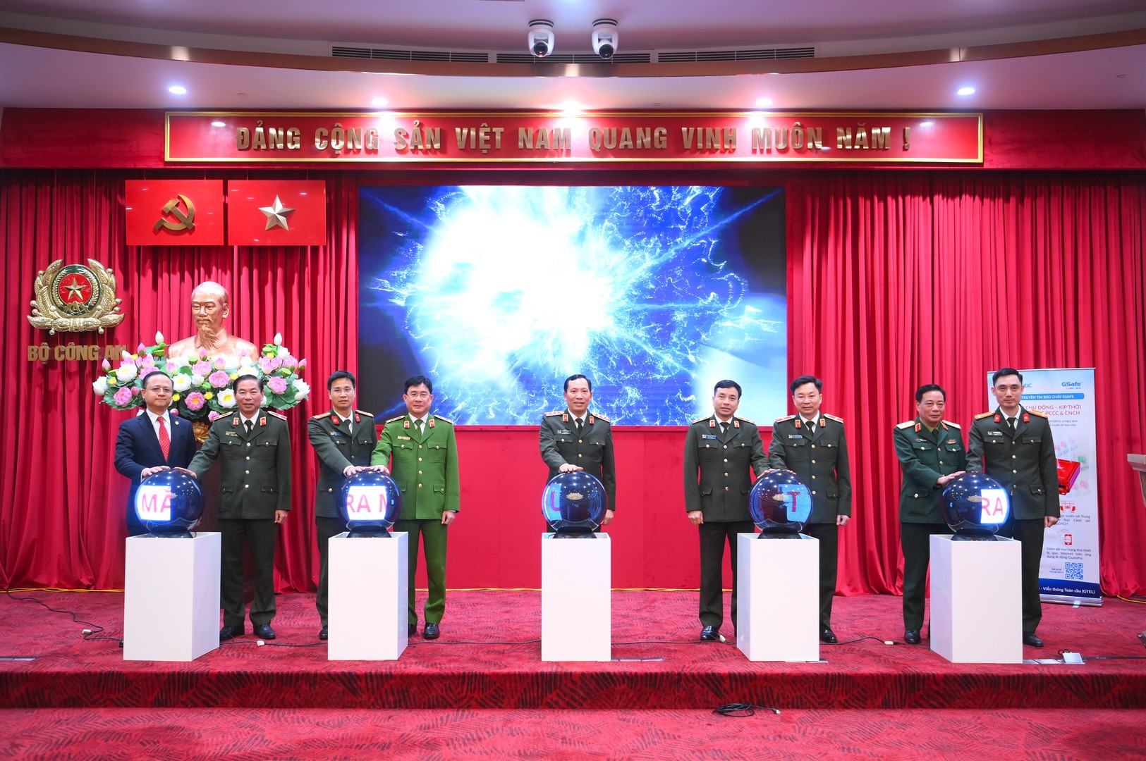 Ra mắt Trung tâm thông tin chỉ huy kết nối hệ thống truyền tin, báo sự cố phòng cháy, chữa cháy, ứng dụng 