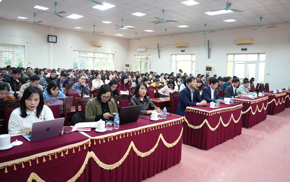 Đảng uỷ xã Quảng Oai tổ chức tập huấn triển khai ứng dựng “Sổ tay đảng viên điện tử” và Hệ thống điều hành tác nghiệp các cơ quan Đảng- Ảnh 1.