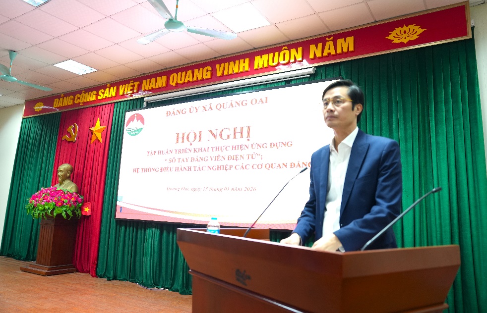 Đảng uỷ xã Quảng Oai tổ chức tập huấn triển khai ứng dựng “Sổ tay đảng viên điện tử” và Hệ thống điều hành tác nghiệp các cơ quan Đảng- Ảnh 2.