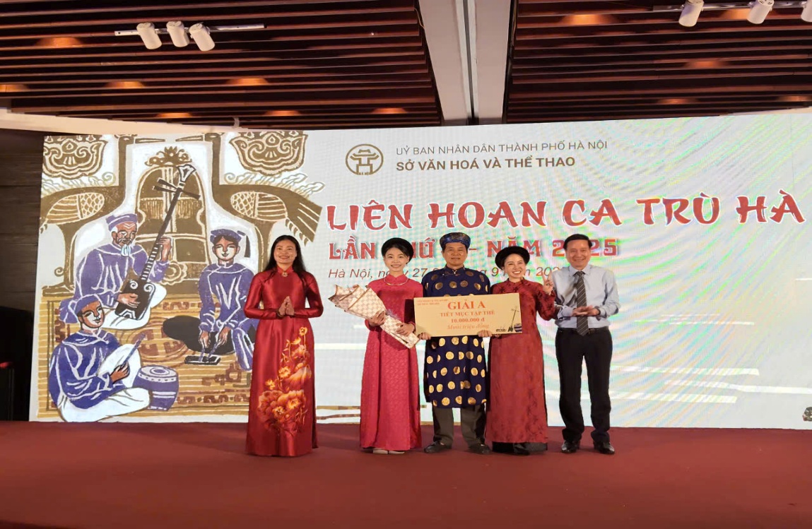 A group of people standing on a stage  AI-generated content may be incorrect.