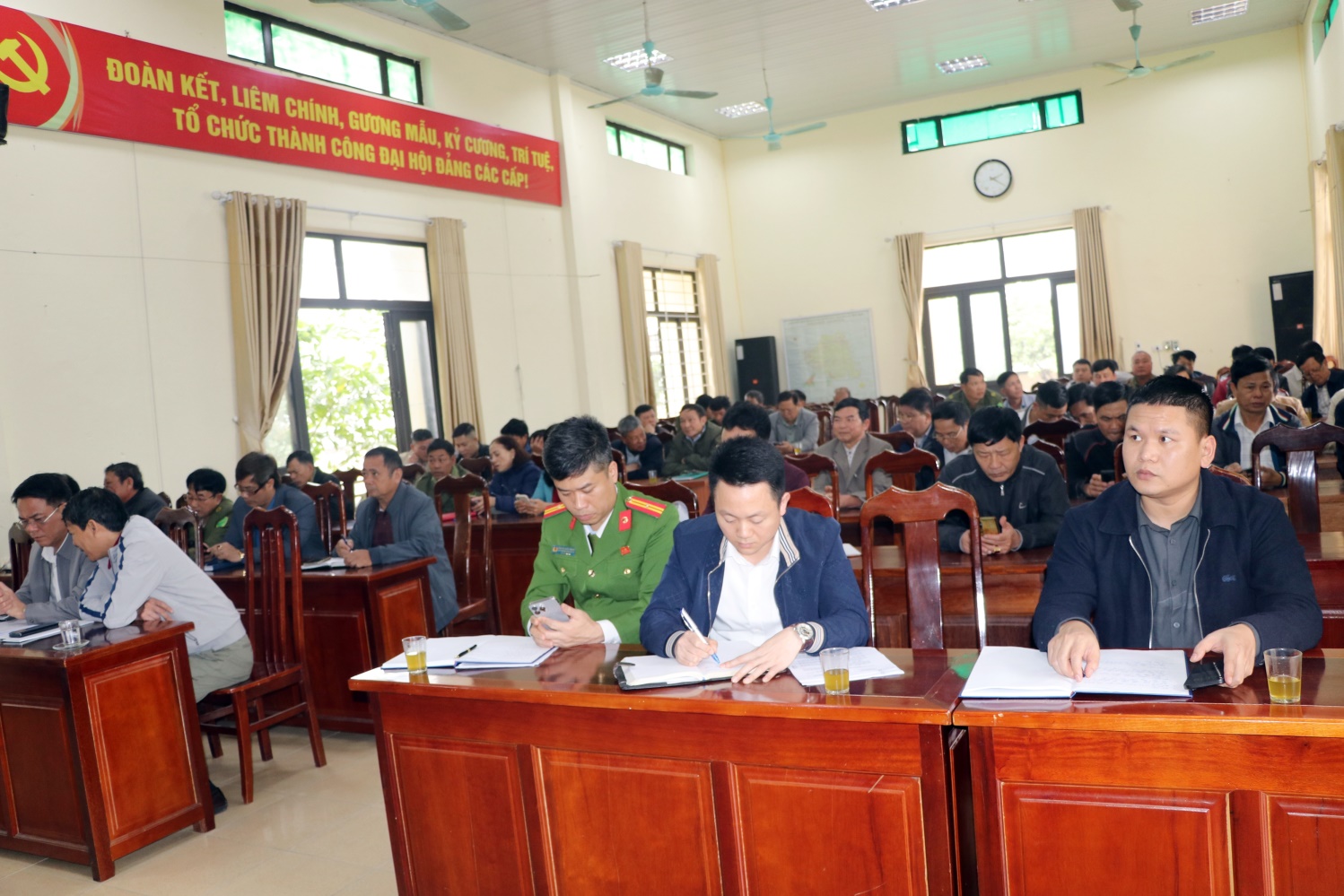 UBND xã Trần Phú tổ chức hội nghị triển khai tổng vệ sinh môi trường, đồng thời triển khai Kế hoạch tháo gỡ các điểm nghẽn về “Trật tự đô thị” và “Ùn tắc giao thông”- Ảnh 1.