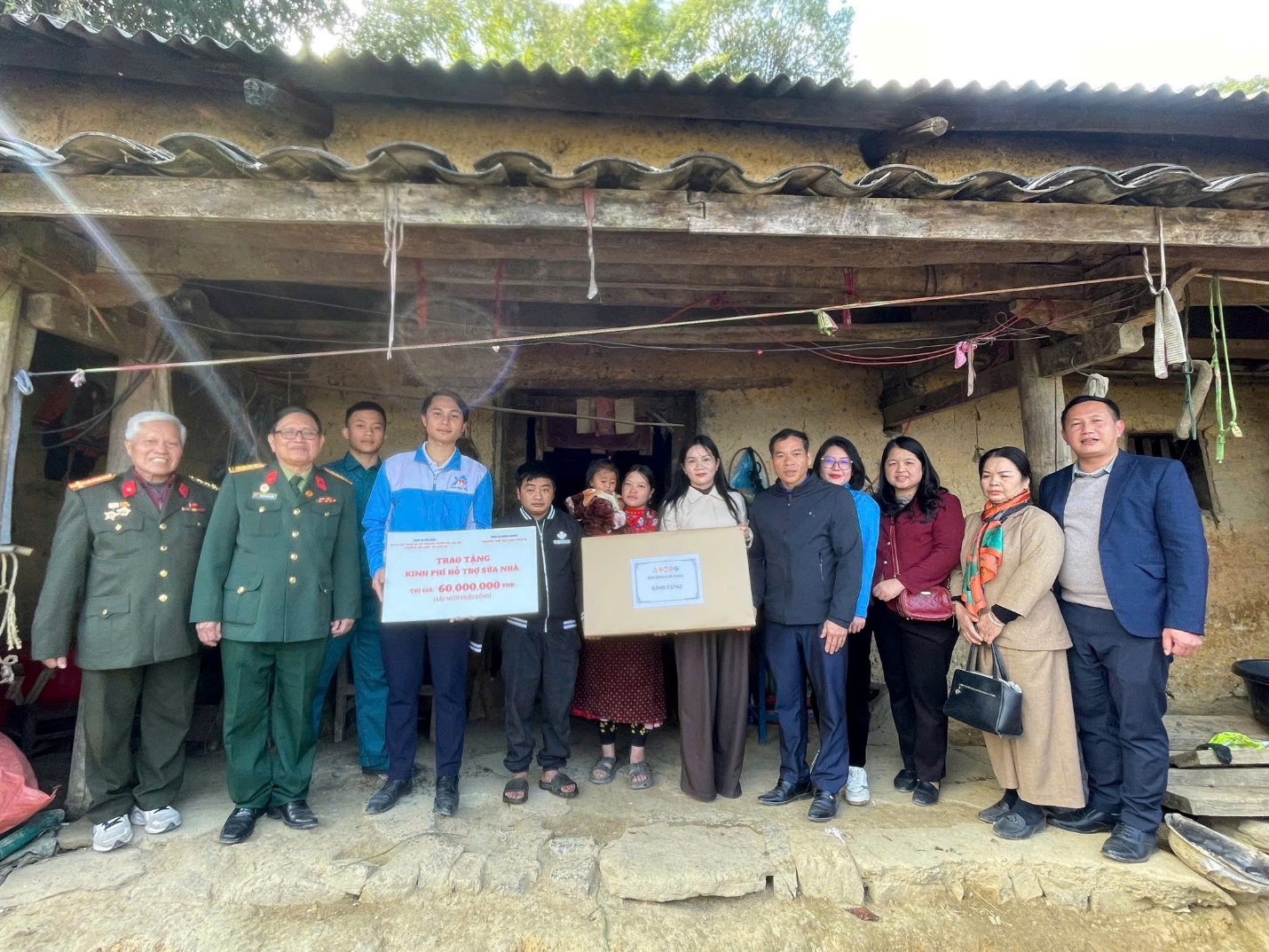 TRƯỜNG TIỂU HỌC DỊCH VỌNG B LAN TỎA YÊU THƯƠNG TRONG CHƯƠNG TRÌNH "XUÂN TÌNH NGUYỆN – TẾT ẤM YÊU THƯƠNG" NĂM 2026- Ảnh 3.