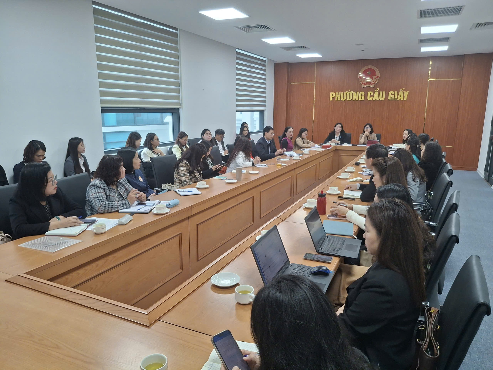 PHƯỜNG CẦU GIẤY TỔ CHỨC HỌP GIAO BAN SƠ KẾT HỌC KỲ I VỚI CÁC CƠ SỞ GIÁO DỤC- Ảnh 1.