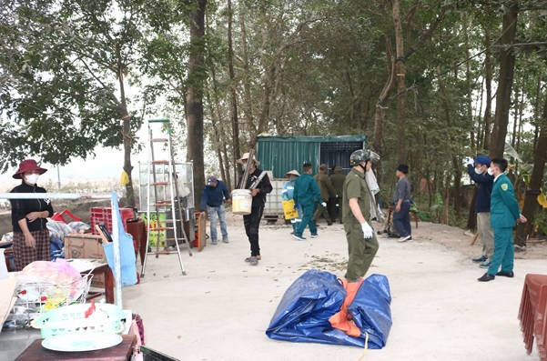 Xã Mỹ Đức biểu dương tinh thần tự giác của các hộ dân chủ động tháo dỡ các công trình sai phạm, góp phần xây dựng nếp sống văn minh đô thị- Ảnh 2.