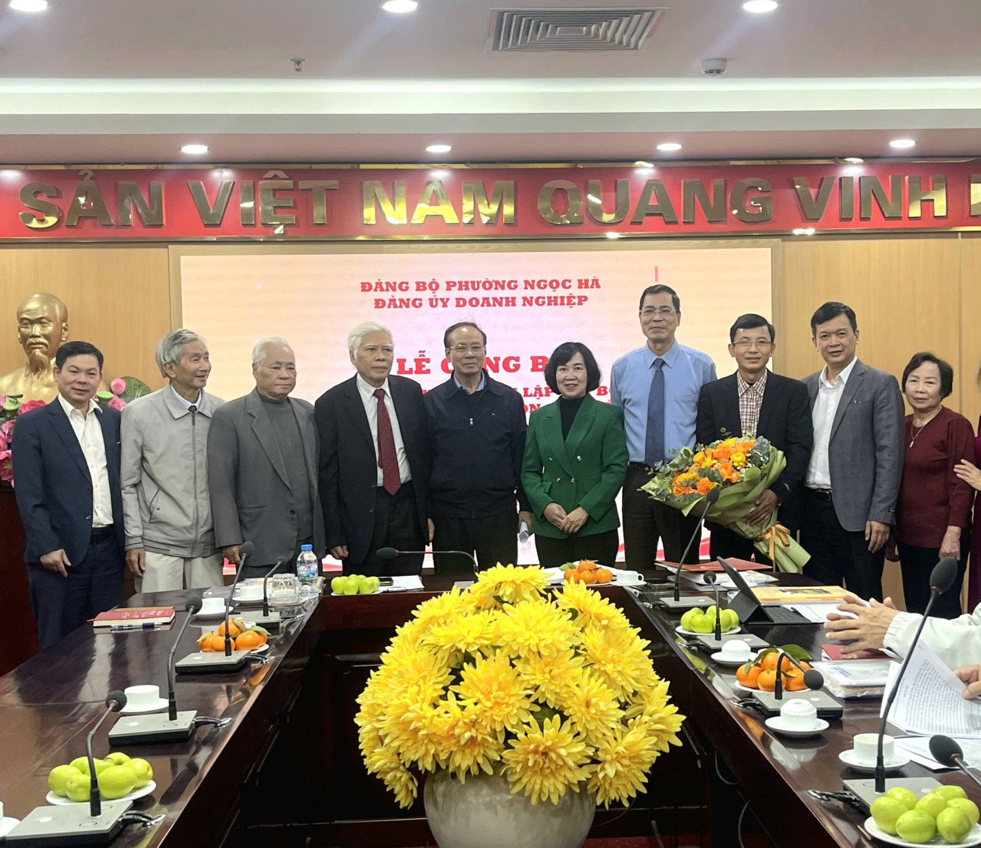 Thành lập Chi bộ Viện nghiên cứu các vấn đề về Tôn giáo và Tín ngưỡng trực thuộc Đảng ủy Doanh nghiệp phường Ngọc Hà- Ảnh 1.