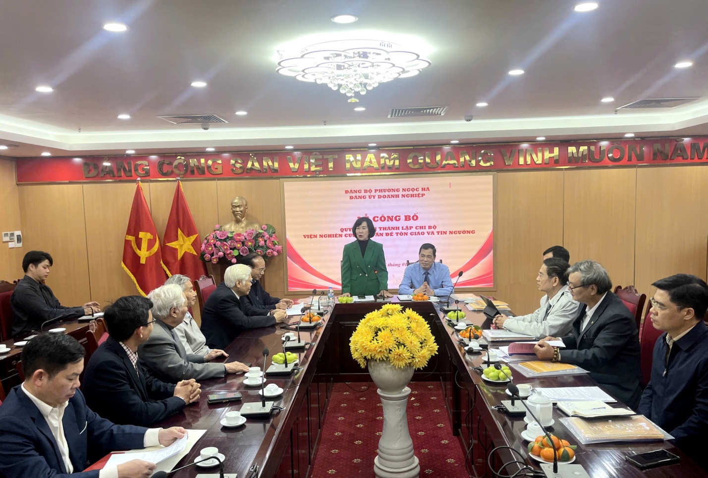 Thành lập Chi bộ Viện nghiên cứu các vấn đề về Tôn giáo và Tín ngưỡng trực thuộc Đảng ủy Doanh nghiệp phường Ngọc Hà- Ảnh 2.