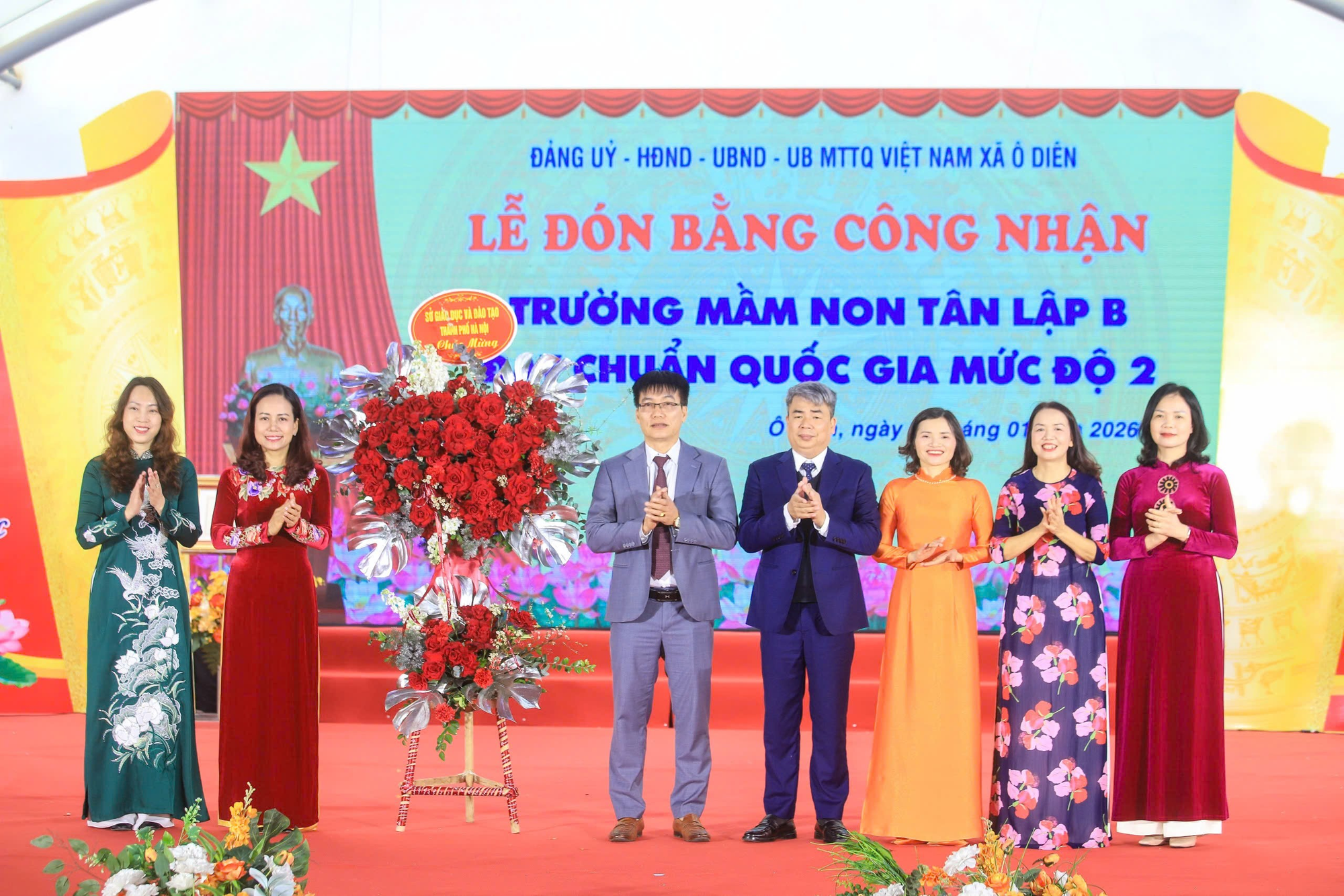 Lễ đón nhận Trường Mầm non Tân Lập B đạt chuẩn Quốc gia mức độ 2- Ảnh 1.