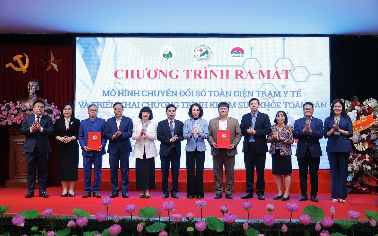 BVĐK Đức Giang phối hợp với phường Bồ Đề và phường Long Biên ra mắt mô hình chuyển đổi số toàn diện Trạm y tế