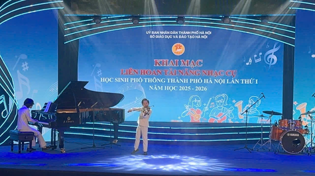 Tỏa sáng tài năng nghệ thuật - Học sinh Lê Bảo Lâm trường THCS Việt Nam - Angiêri đạt huy chương Vàng cấp Thành phố- Ảnh 1.