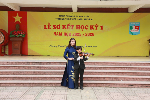 Tỏa sáng tài năng nghệ thuật - Học sinh Lê Bảo Lâm trường THCS Việt Nam - Angiêri đạt huy chương Vàng cấp Thành phố- Ảnh 3.