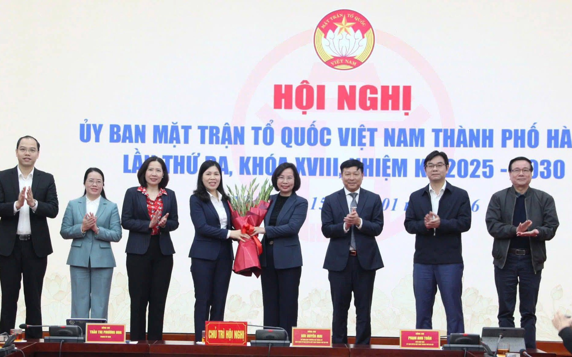 ĐỒNG CHÍ TRẦN THỊ PHƯƠNG HOA GIỮ CHỨC PHÓ CHỦ TỊCH THƯỜNG TRỰC ỦY BAN MTTQ VIỆT NAM TP HÀ NỘI