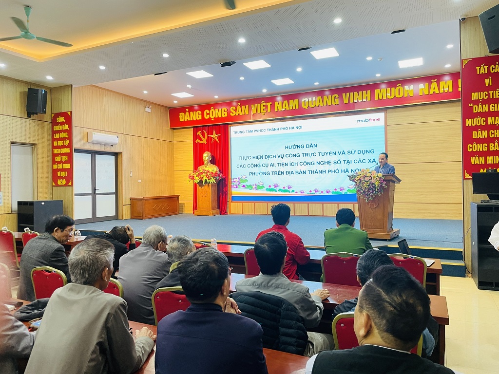 PHƯỜNG PHƯƠNG LIỆT: TỔ CHỨC THÀNH CÔNG LỚP TẬP HUẤN NÂNG CAO KỸ NĂNG SỐ VÀ ỨNG DỤNG AI CHO CÔNG DÂN- Ảnh 1.