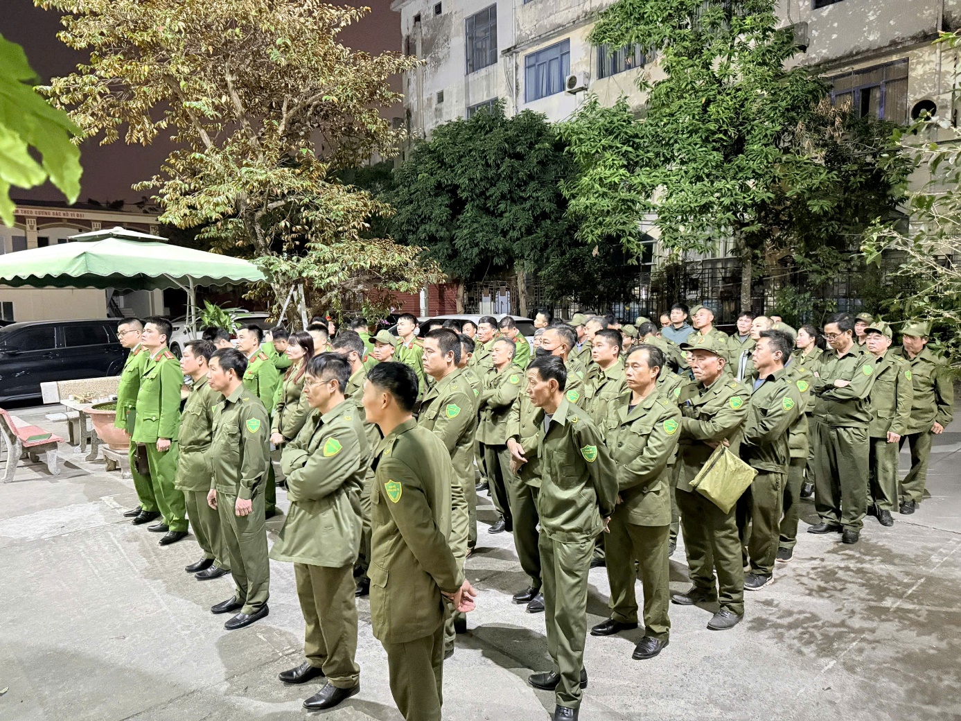 Công an xã Gia Lâm tổ chức ra quân tổng rà soát, kiểm tra cư trú trên địa bàn xã- Ảnh 2.