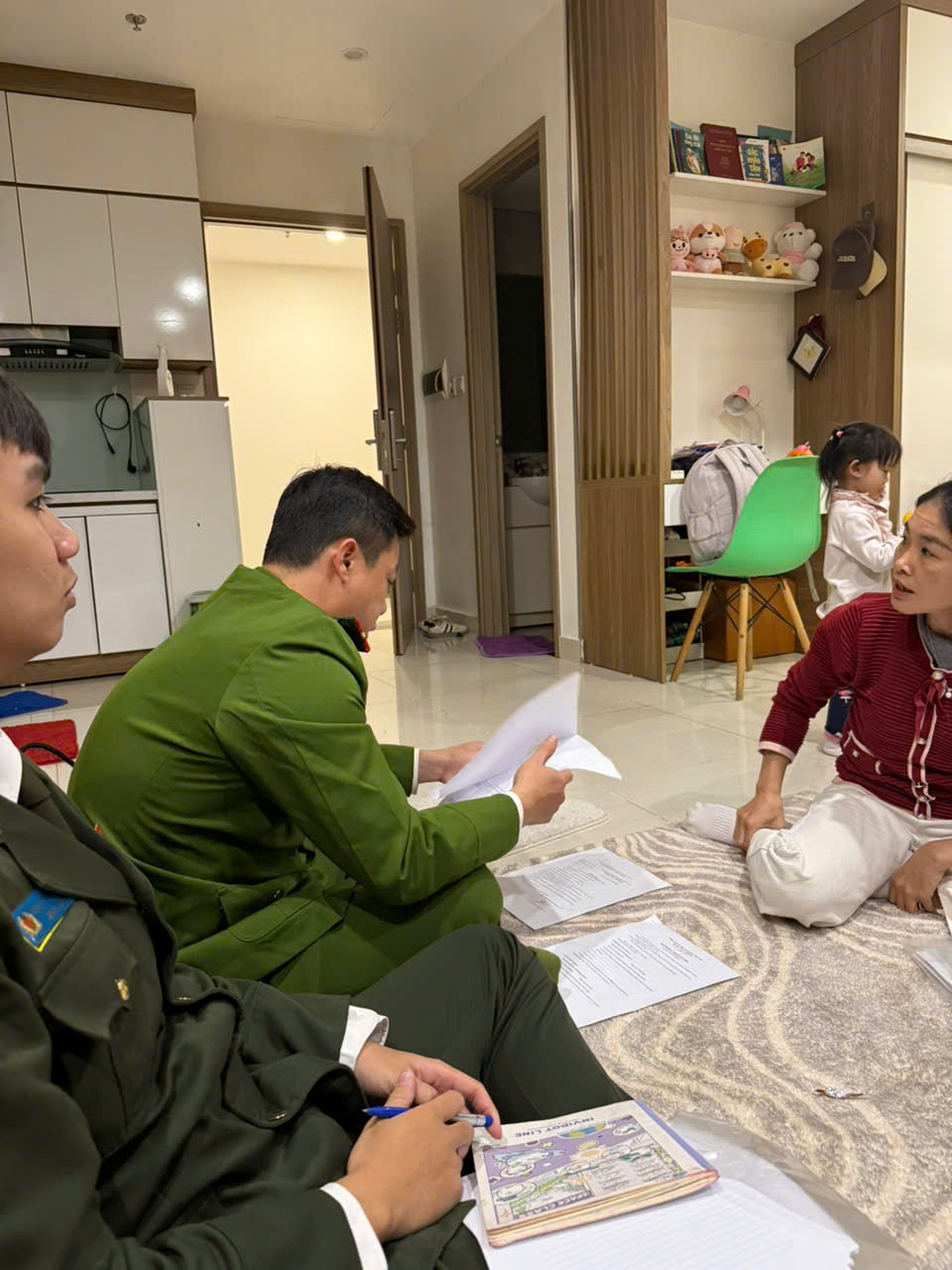 Công an xã Gia Lâm tổ chức ra quân tổng rà soát, kiểm tra cư trú trên địa bàn xã- Ảnh 4.