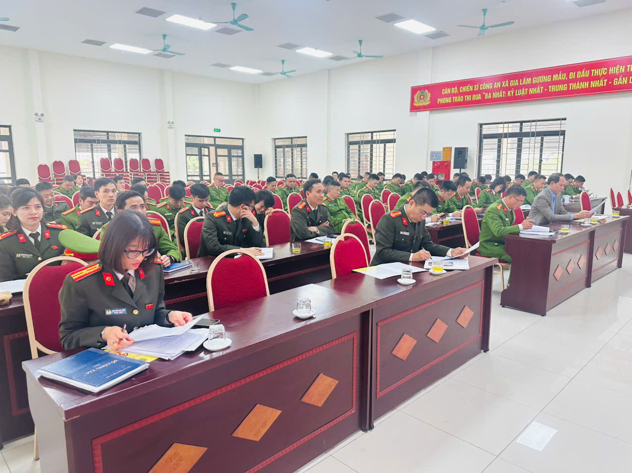 Công an xã Gia Lâm triển khai phương án tổng thể số 03/PA-CAGL-AN bố trí lực lượng bảo đảm an ninh trật tự Đại hội Đảng toàn quốc lần thứ XIV của Đảng- Ảnh 1.