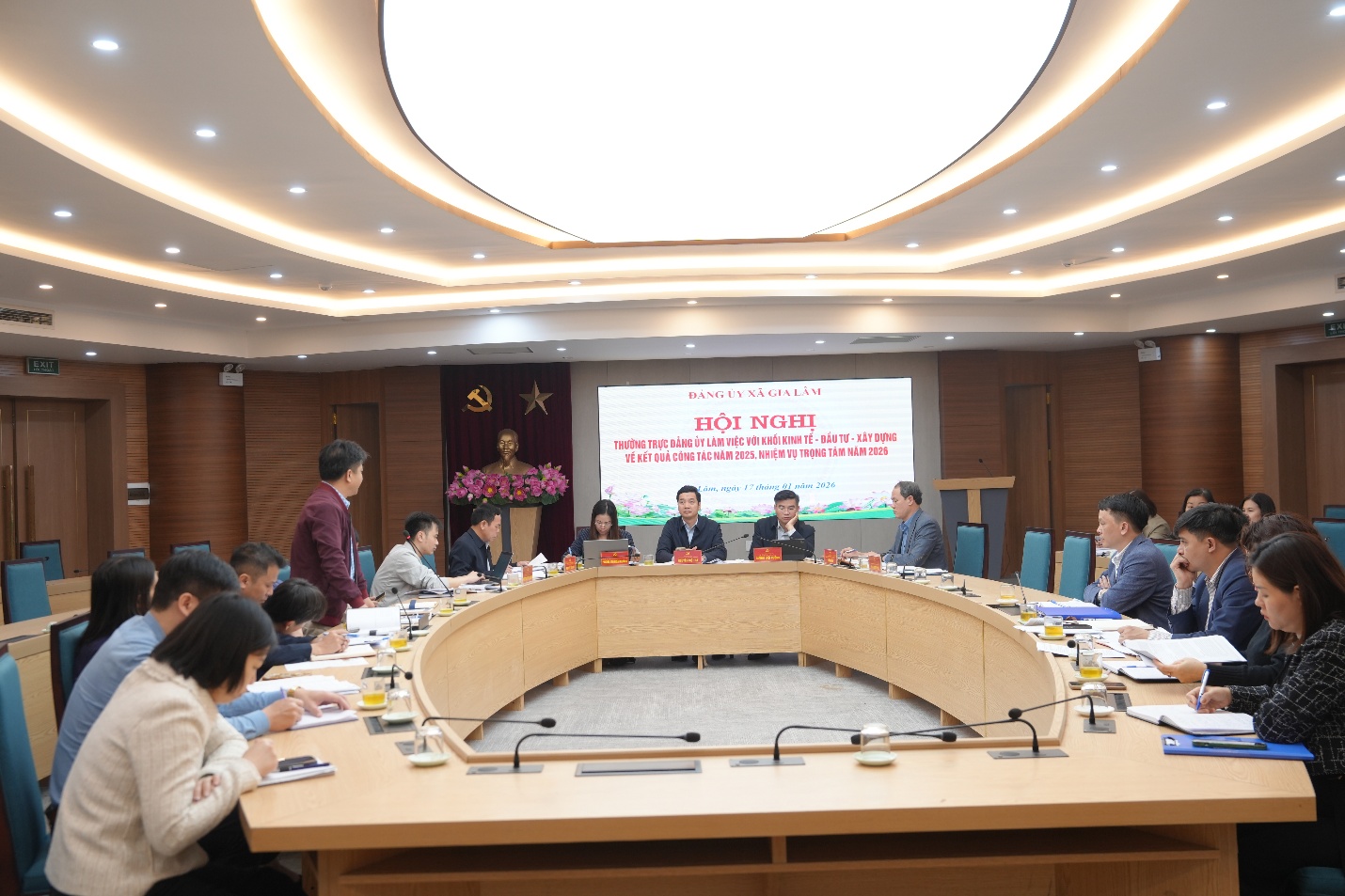 Thường trực Đảng ủy xã Gia Lâm làm việc với khối kinh tế – đầu tư – xây dựng: nhìn thẳng khó khăn, tháo gỡ điểm nghẽn, tạo động lực phát triển trong giai đoạn mới- Ảnh 1.