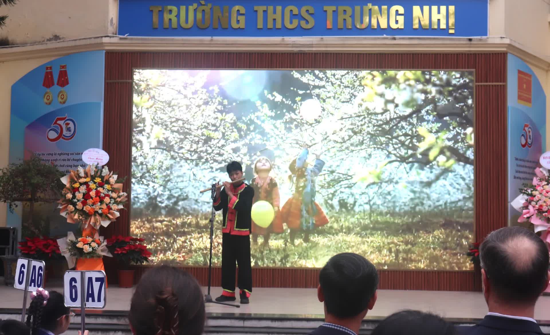 Trường THCS Trưng Nhị (phường Hai Bà Trưng) được gắn biển công nhận "Trường có chương trình dạy tiếng Pháp đạt chuẩn quốc tế"- Ảnh 3.