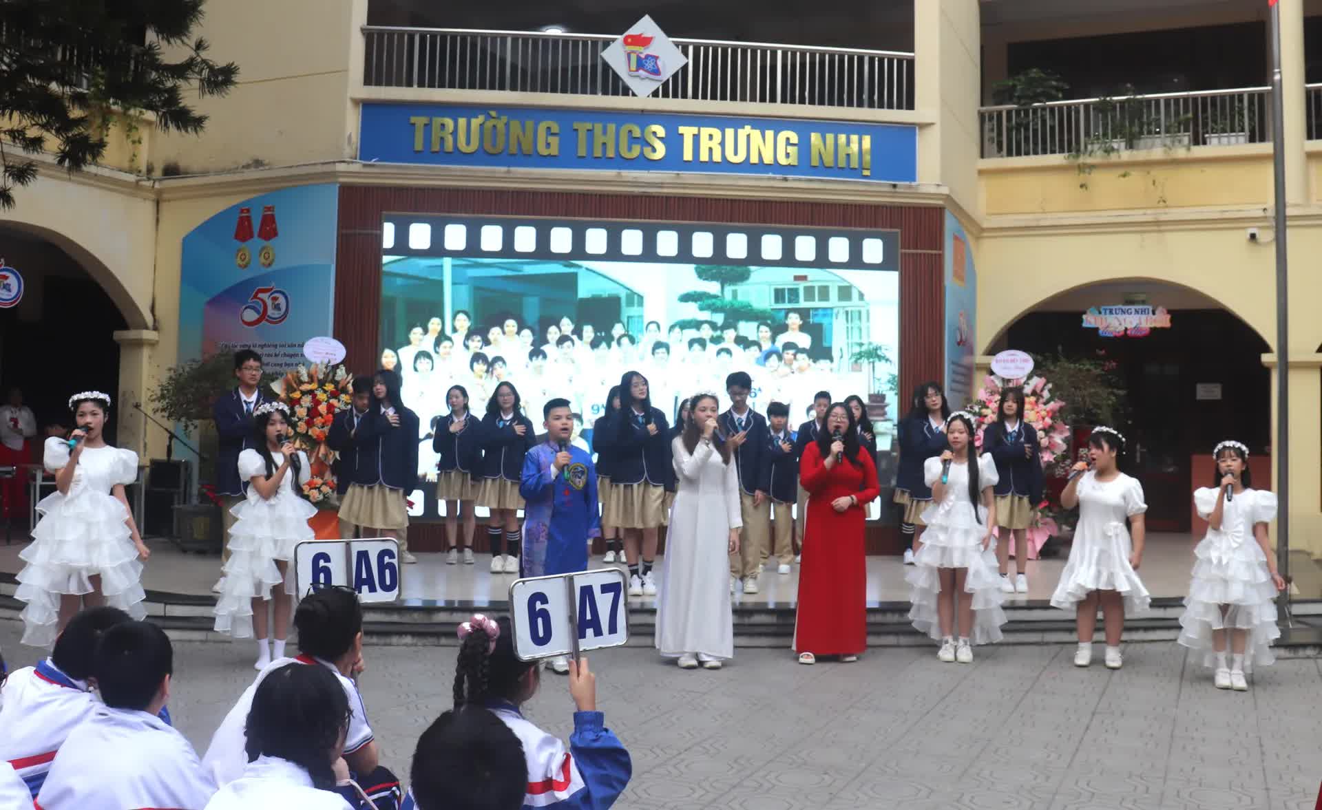 Trường THCS Trưng Nhị (phường Hai Bà Trưng) được gắn biển công nhận "Trường có chương trình dạy tiếng Pháp đạt chuẩn quốc tế"- Ảnh 4.