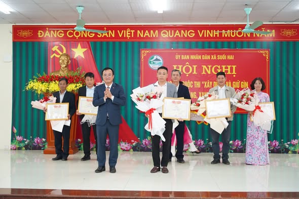  Xã Suối Hai tổ chức hội nghị tổng kết và trao giải cuộc thi “Xây dựng và giữ gìn thôn, xóm, ngõ Sáng – Xanh – Sạch – Đẹp năm 2025.- Ảnh 2.