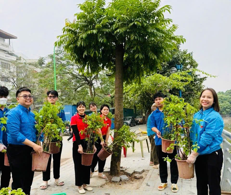 TUỔI TRẺ PHƯỜNG PHƯƠNG LIỆT: KHƠI DẬY NHIỆT HUYẾT XUNG KÍCH, RỰC RỠ SẮC XANH CHÀO MỪNG ĐẠI HỘI ĐẢNG TOÀN QUỐC LẦN THỨ XIV- Ảnh 2.