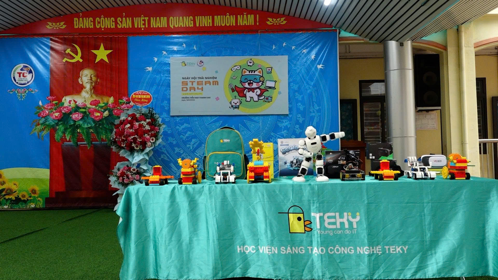 STEM DAY "KHÁM PHÁ THẾ GIỚI STEM": HỌC SINH TRẢI NGHIỆM ĐỂ HÌNH THÀNH NĂNG LỰC CÔNG DÂN SỐ