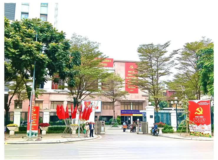 Phường Bạch Mai: Rực rỡ cờ hoa chào mừng Đại hội đại biểu toàn quốc lần thứ XIV của Đảng- Ảnh 2.