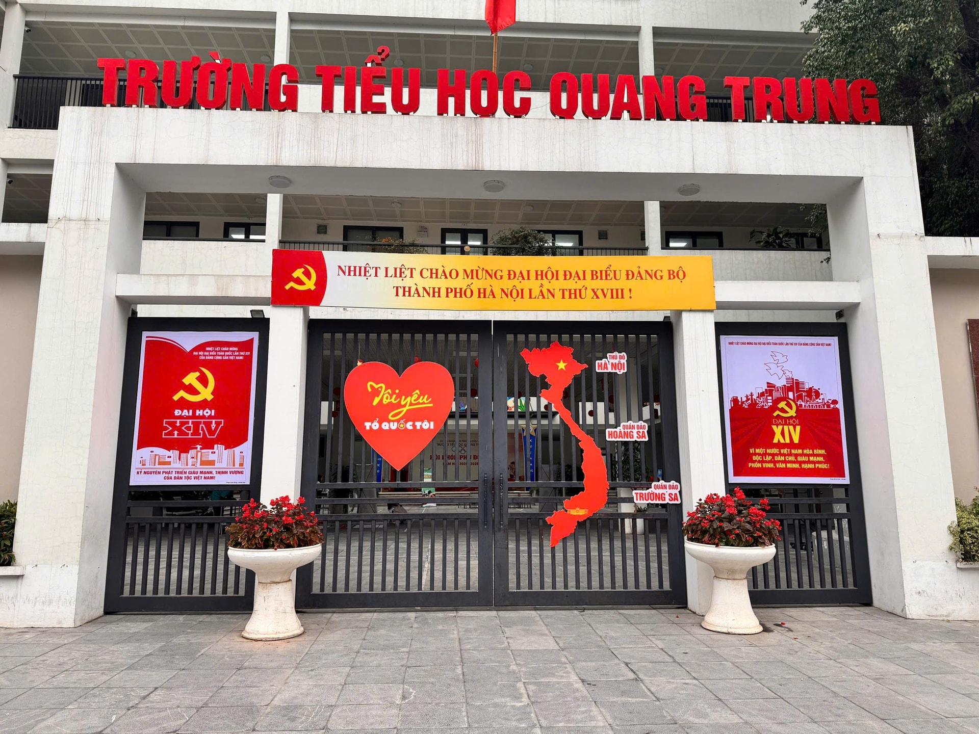 Cửa Nam rực rỡ cờ hoa chào mừng Đại hội XIV của Đảng- Ảnh 9.