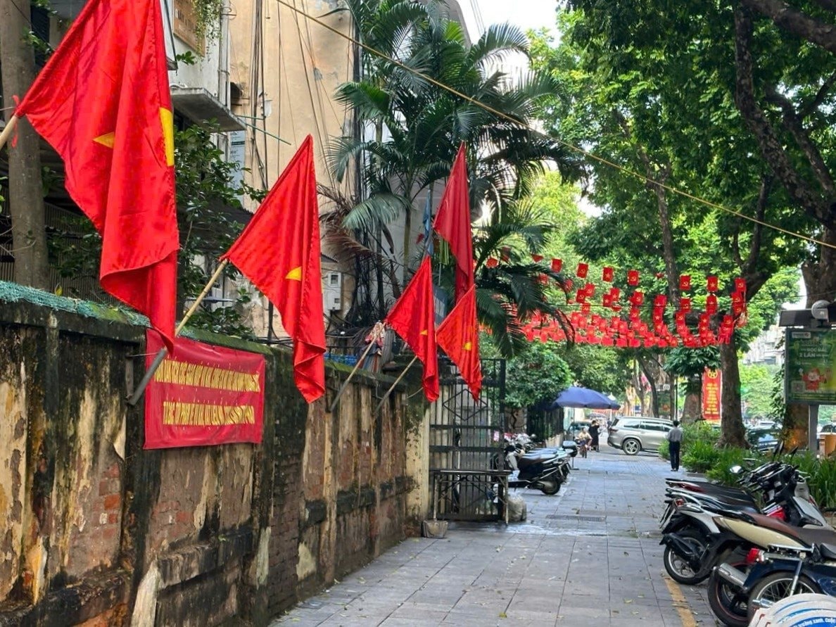 Cửa Nam rực rỡ cờ hoa chào mừng Đại hội XIV của Đảng- Ảnh 7.