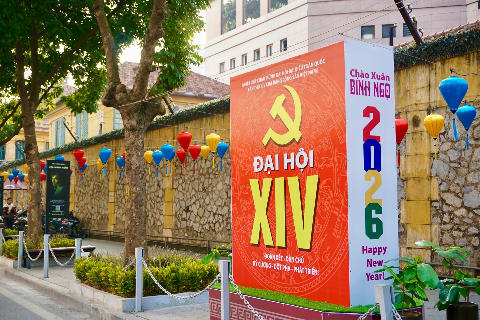 Cửa Nam rực rỡ cờ hoa chào mừng Đại hội XIV của Đảng- Ảnh 3.